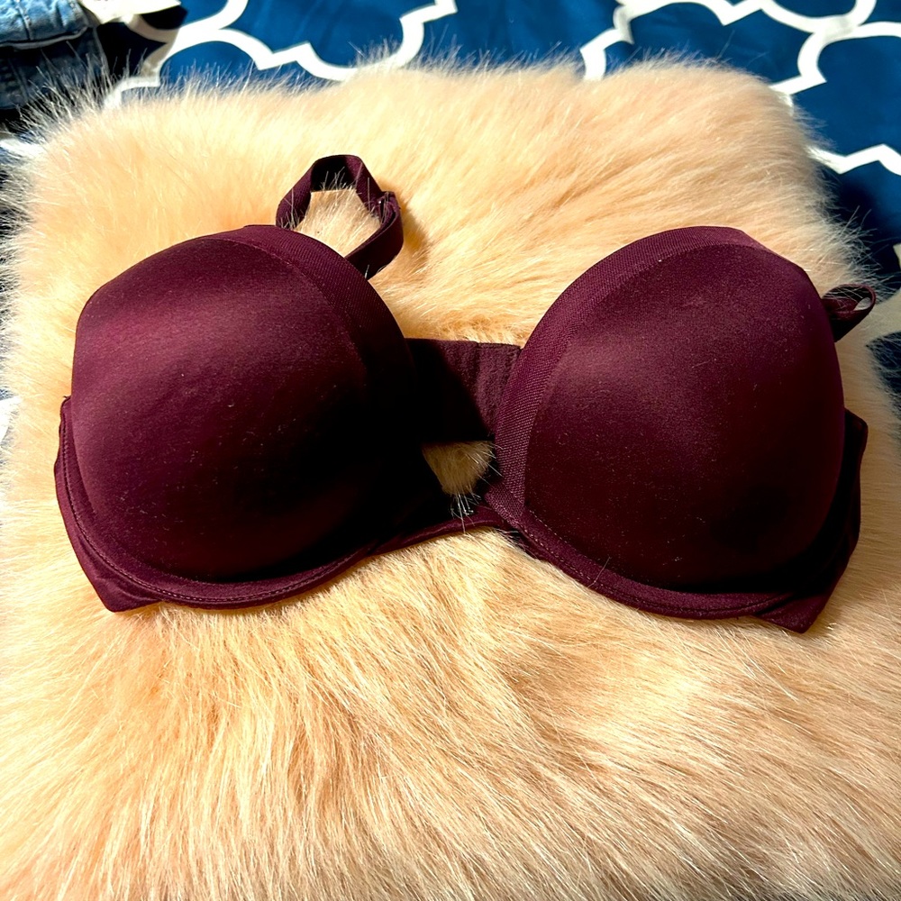Great Condition Victoria’s Secret Fabulous Bra Plunge in Berry 34D